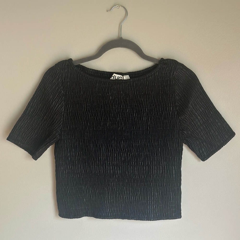 NWT SHUG Women’s Faux Leather Pleat Crinkle Top Black Size Medium Crop Short Slv